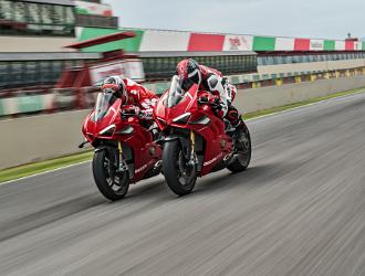 16 DUCATI PANIGALE V4 R ACTION UC69253 High
